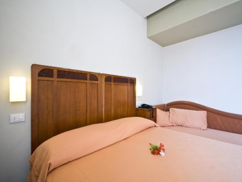 Hotel Europa Леванто Екстериор снимка