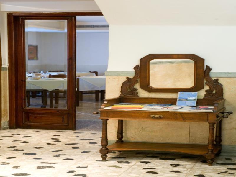 Hotel Europa Леванто Екстериор снимка
