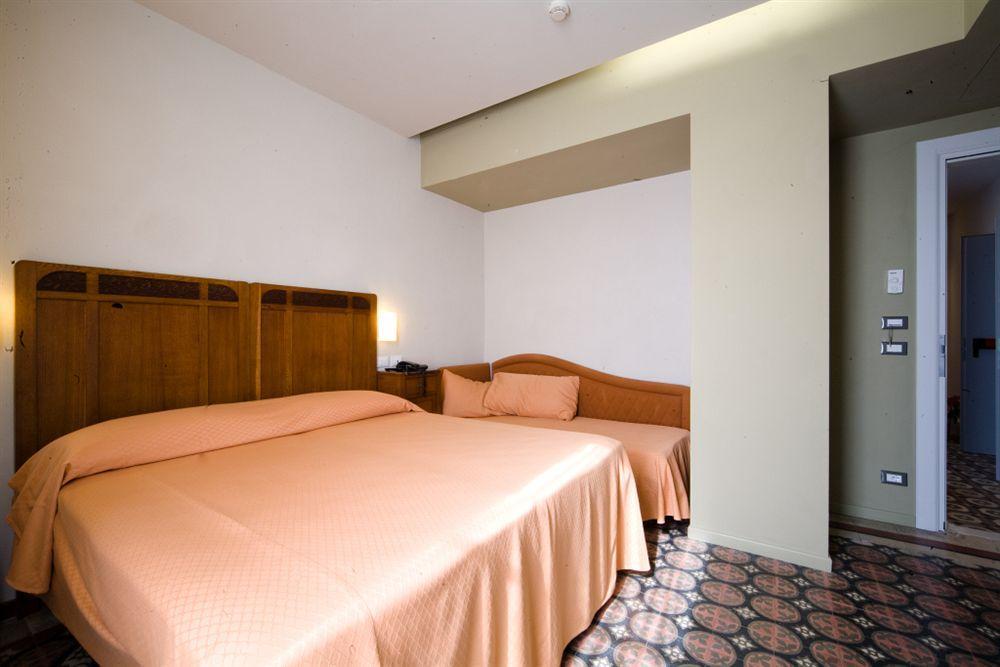 Hotel Europa Леванто Екстериор снимка
