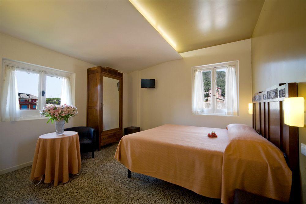 Hotel Europa Леванто Екстериор снимка