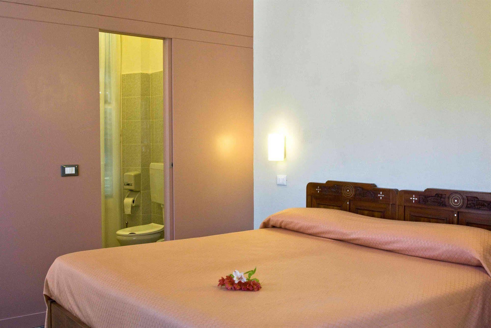 Hotel Europa Леванто Екстериор снимка