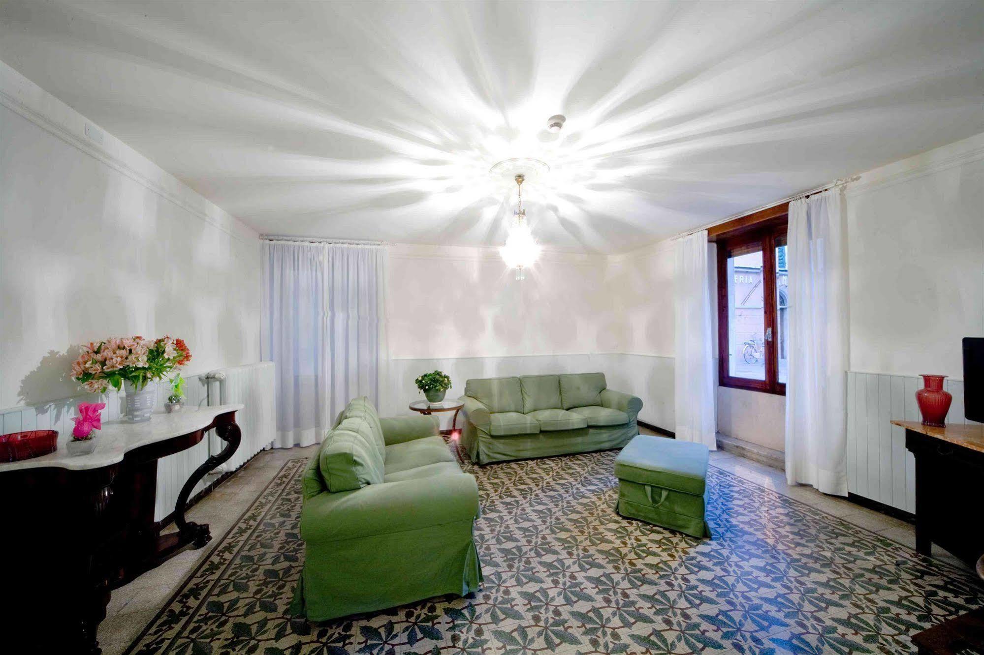 Hotel Europa Леванто Екстериор снимка