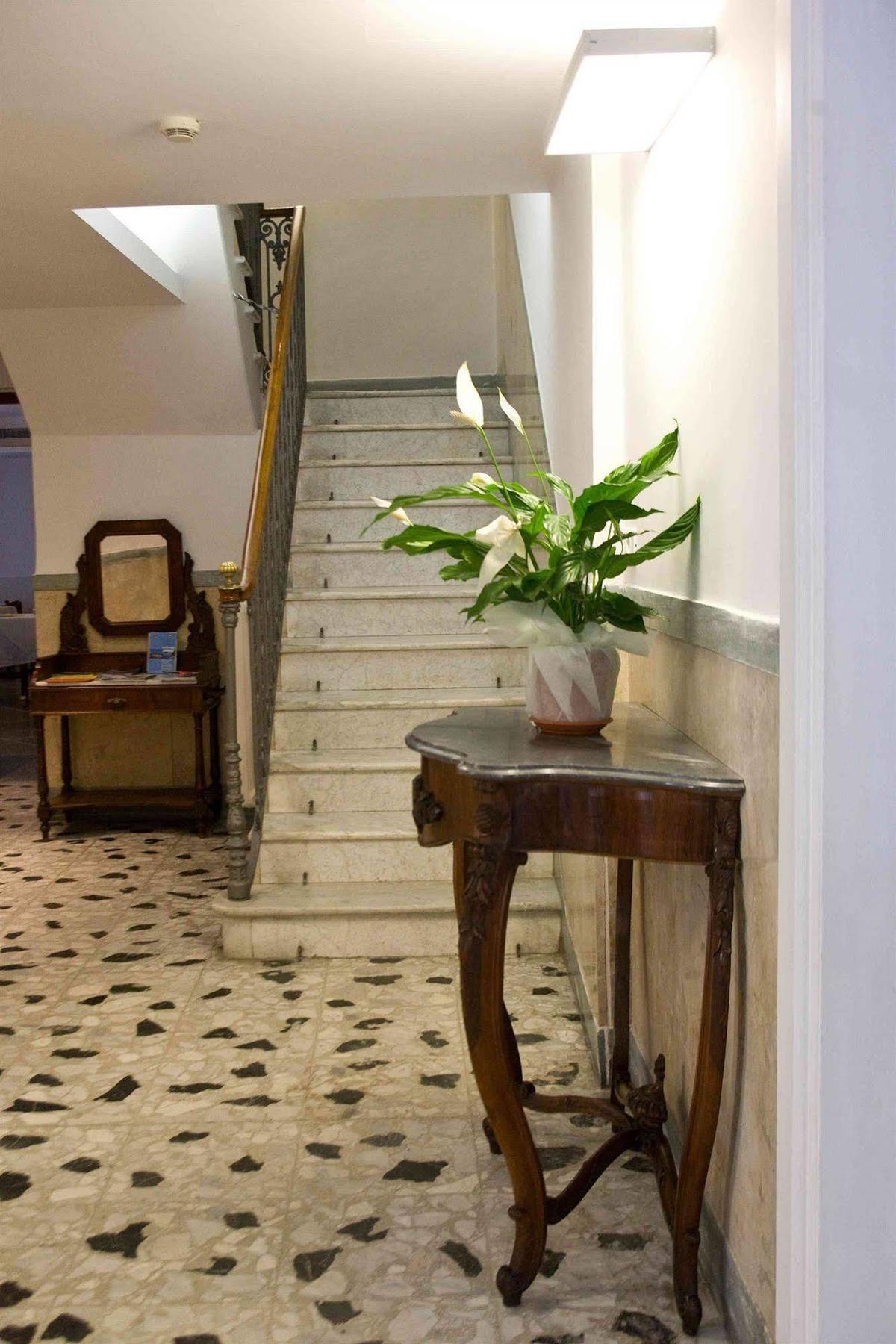 Hotel Europa Леванто Екстериор снимка